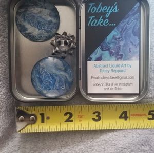 Original paint pouring magnets in gift tin.